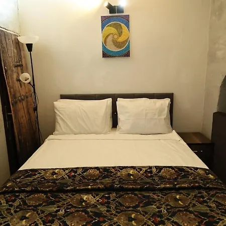 Spacious And Comfortable Historic Place Near Kaleici Detached House