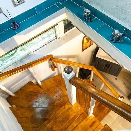 Spacious And Comfortable Historic Place Near Kaleici Detached House